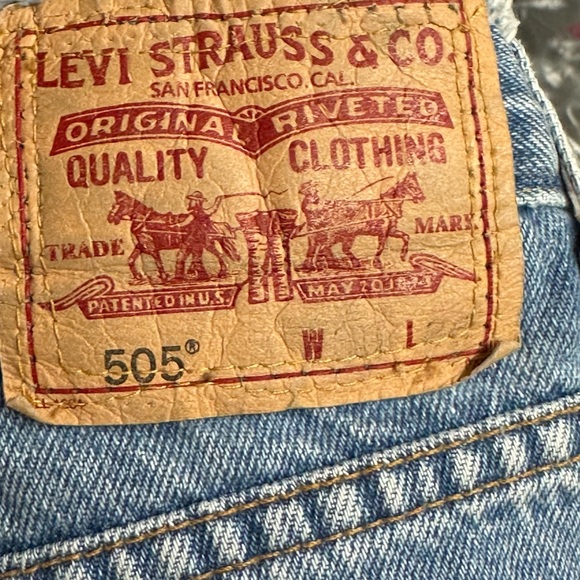 - Denim Haven custom vintage frayed waist butt🍑 Rip jean shorts 💕 - Picture 4 of 5